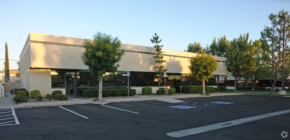 44285 Lowtree Ave, Lancaster, CA à louer - Photo de l’immeuble – Image 3 sur 3