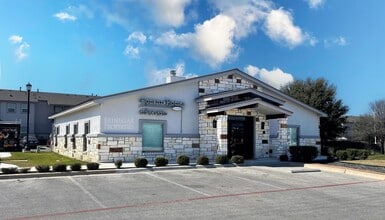 2200 N AW GRIMES BLVD, Round Rock, TX à louer Photo de l’immeuble– Image 1 sur 7