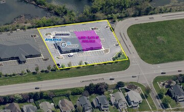 165 N Lakewood Rd, Lake In The Hills, IL à louer Photo intérieure– Image 2 sur 4