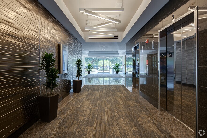 11474 Corporate Blvd, Orlando, FL à louer - Hall d’entrée – Image 2 sur 9