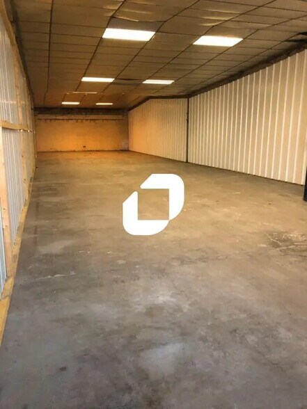 Local d’activités dans Hénin-Beaumont à louer - Photo de l’immeuble – Image 3 sur 3