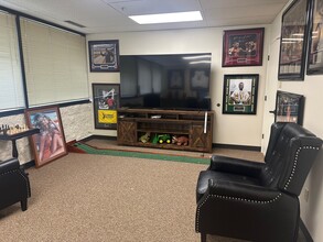 5100 California Ave, Bakersfield, CA à louer Photo intérieure– Image 2 sur 3