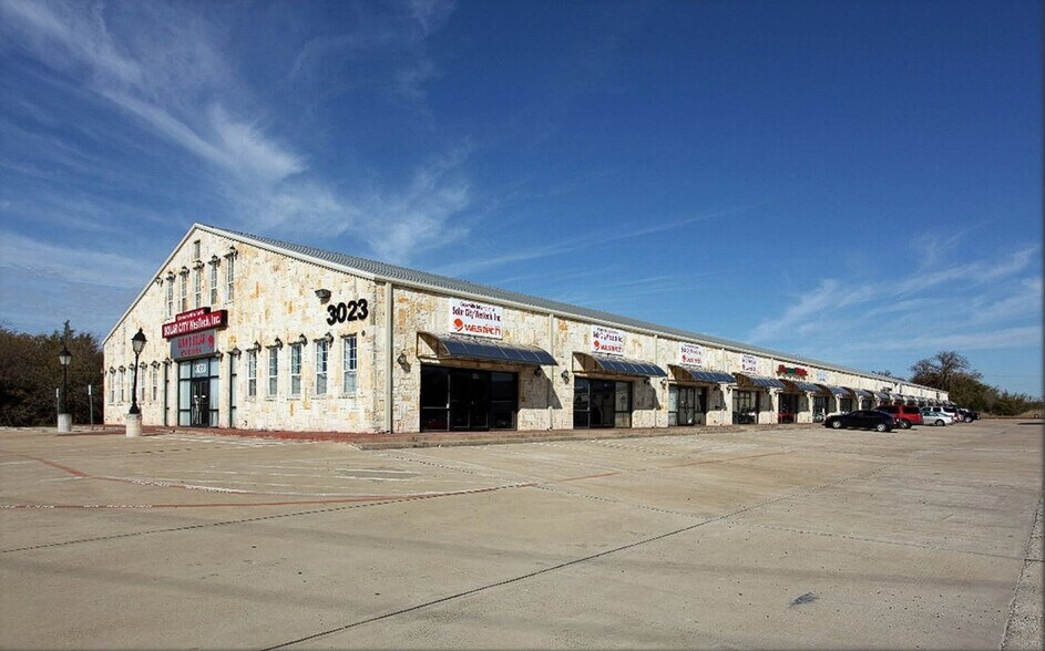 3023 E Interstate 30, Fate, TX à louer - Photo de l’immeuble – Image 1 sur 3