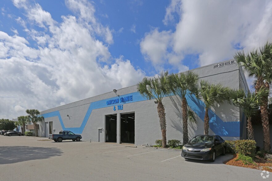 3600-3630 Reese Ave, Riviera Beach, FL à louer - Photo de l’immeuble – Image 2 sur 6