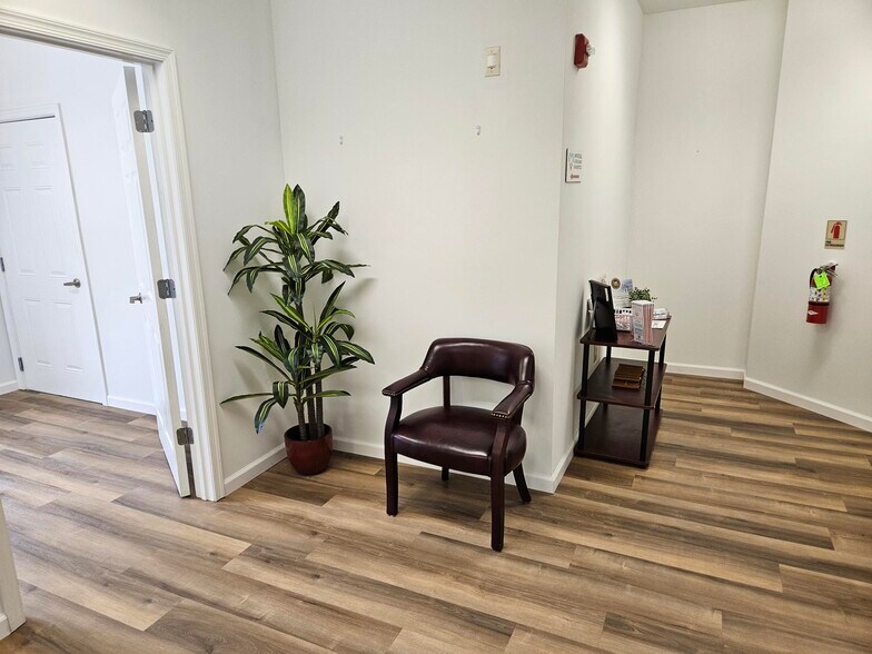 5 Walter E Foran Blvd, Flemington, NJ à louer - Hall d’entrée – Image 2 sur 35