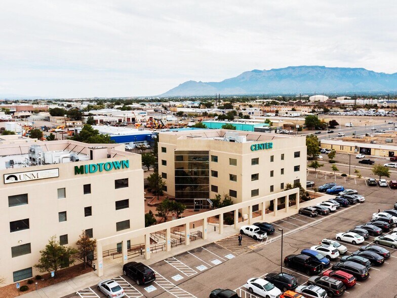 2240 Menaul Blvd NE, Albuquerque, NM à vendre - Photo de l’immeuble – Image 2 sur 14