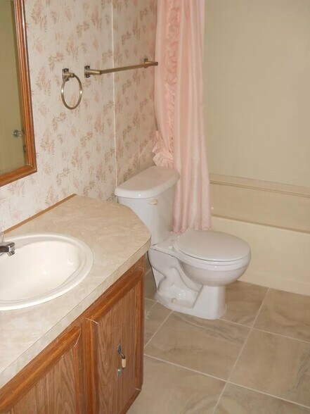 3 UNIT RENTAL INCOME PROPERTY portefeuille de 2 biens à vendre sur LoopNet.fr - Photo de l’immeuble – Image 3 sur 14