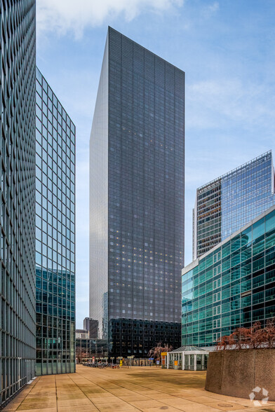 Bureau dans Courbevoie à louer - Photo de l’immeuble – Image 2 sur 3