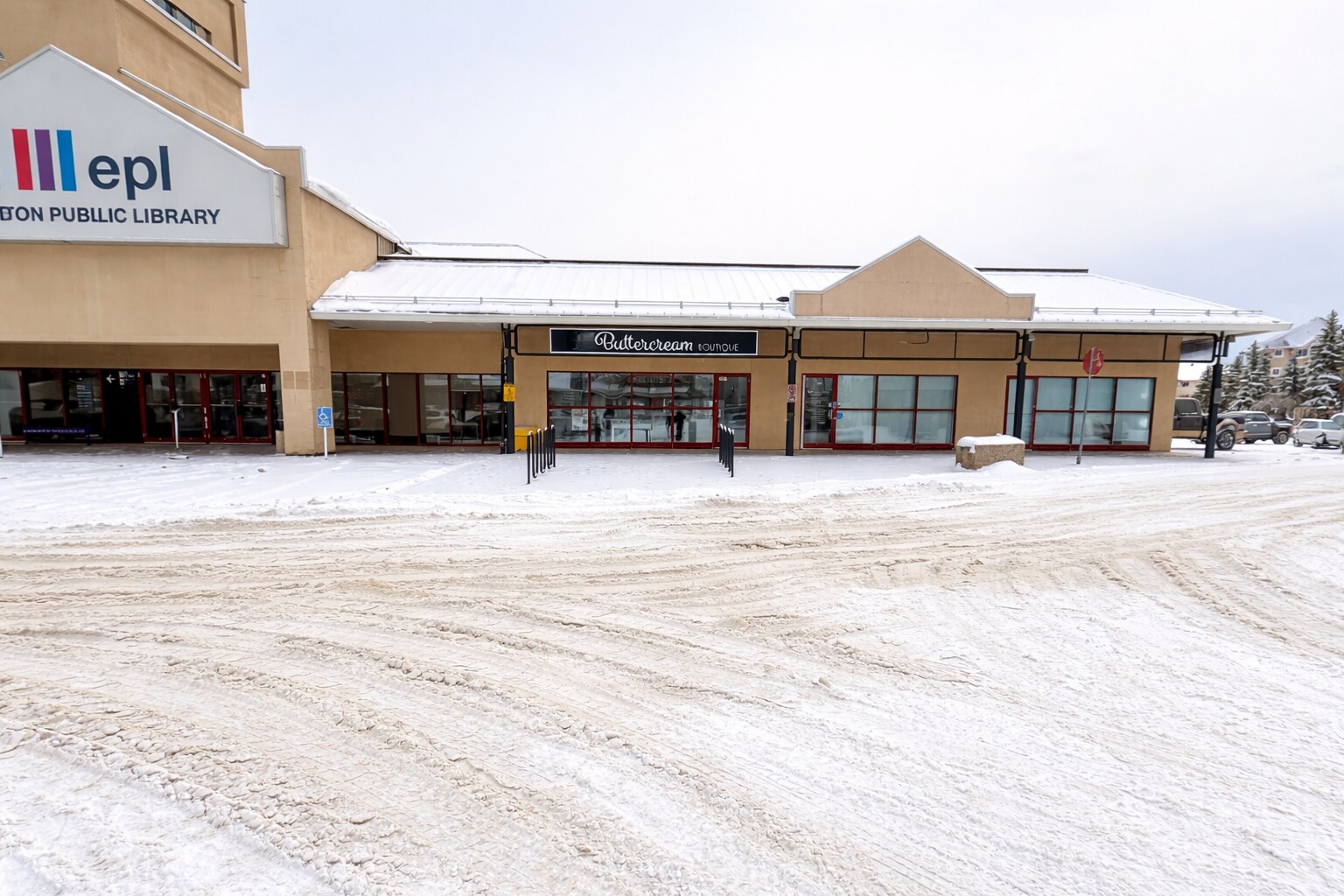 4211 106th St NW, Edmonton, AB à louer Photo de l’immeuble– Image 1 sur 7