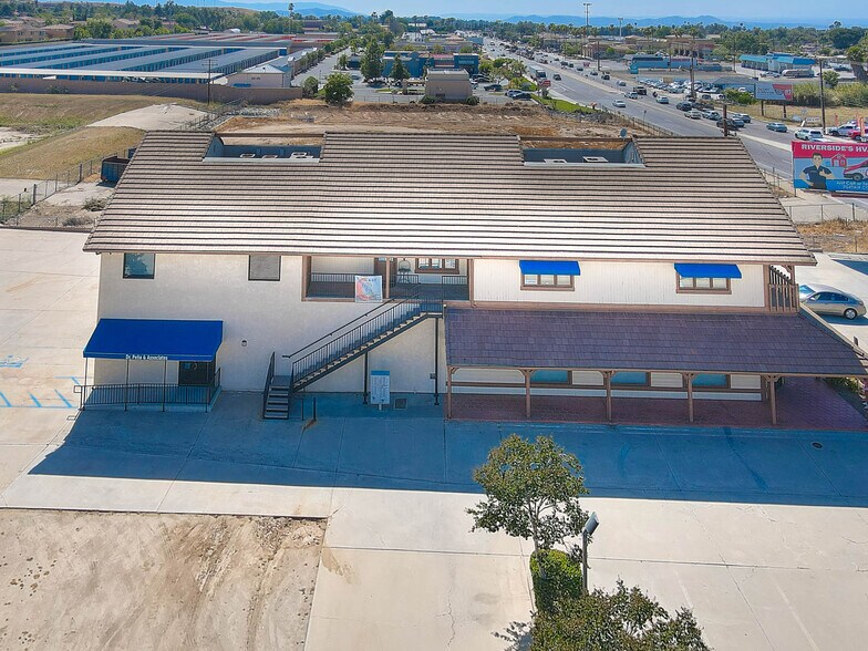 18791 Van Buren Blvd, Riverside, CA à vendre - Photo de l’immeuble – Image 3 sur 33
