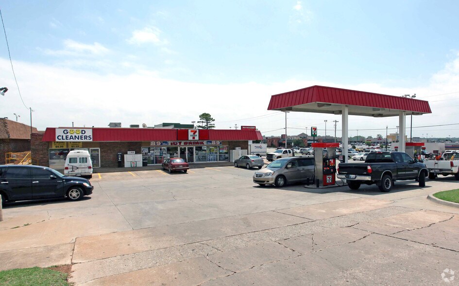 110-112 S Bryant Ave, Edmond, OK à louer - Photo principale – Image 1 sur 21