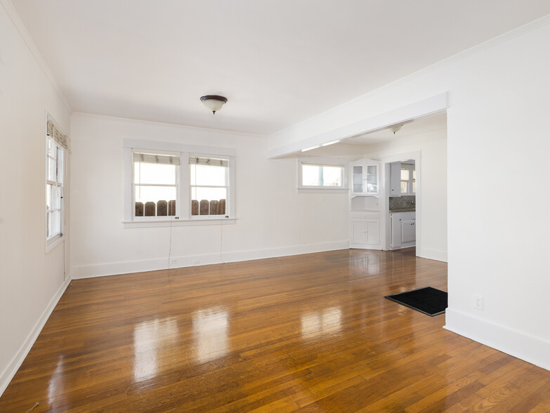1122 Loma Dr, Hermosa Beach, CA à vendre - Photo de l’immeuble – Image 3 sur 35