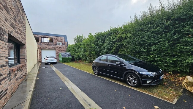 Plus de détails pour Local d'activités à louer