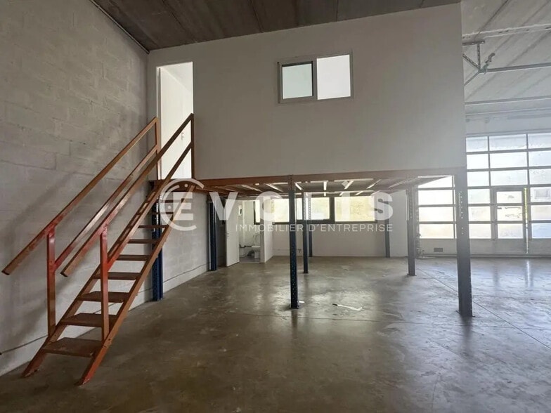 Local d'activités dans Villejust à vendre - Photo intérieure – Image 3 sur 8