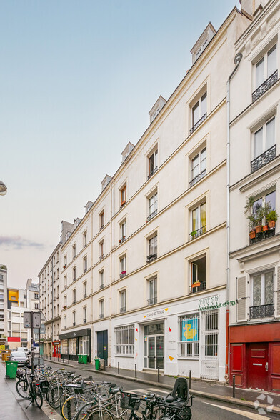 30 Rue Des Trois Bornes, Paris à louer - Photo de l’immeuble – Image 2 sur 2