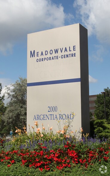 2000 Argentia Rd, Mississauga, ON à louer - Photo de l’immeuble – Image 2 sur 13