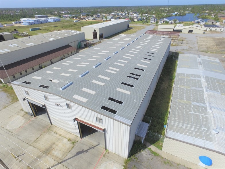 Bayline Warehouses portefeuille de 5 biens à vendre sur LoopNet.fr - Photo principale – Image 2 sur 4