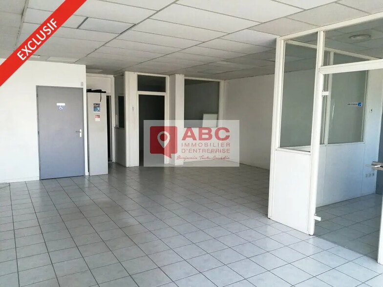 Bureau dans Mauguio à louer - Photo de l’immeuble – Image 2 sur 4