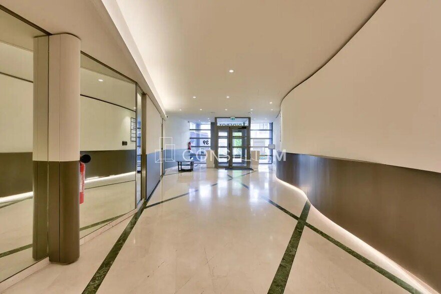 Bureau dans Issy-les-Moulineaux à vendre - Photo de l’immeuble – Image 2 sur 8