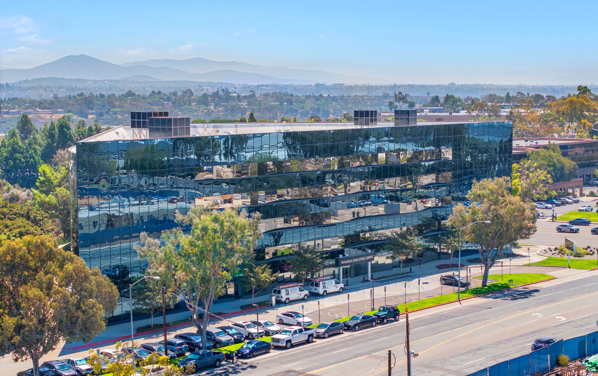 9444 Balboa Ave, San Diego, CA à louer Photo de l’immeuble– Image 1 sur 9