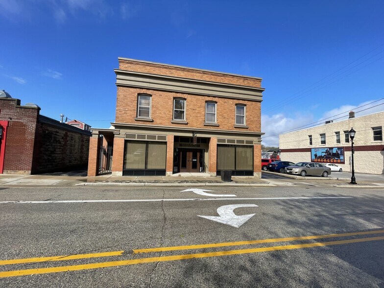 720 Clinton St, Waukesha, WI à vendre - Photo de l’immeuble – Image 2 sur 33