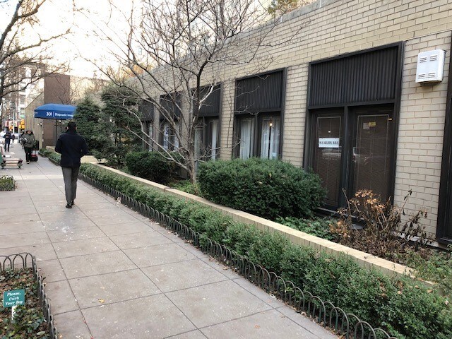 305 E 55th St, New York, NY à louer Photo de l’immeuble– Image 1 sur 8