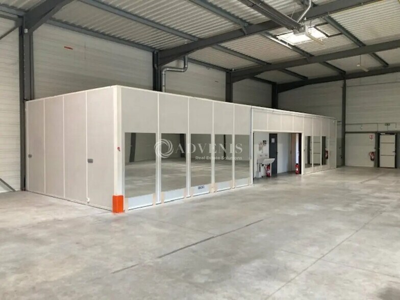 Local d’activités dans Blois à louer - Photo de l’immeuble – Image 2 sur 3