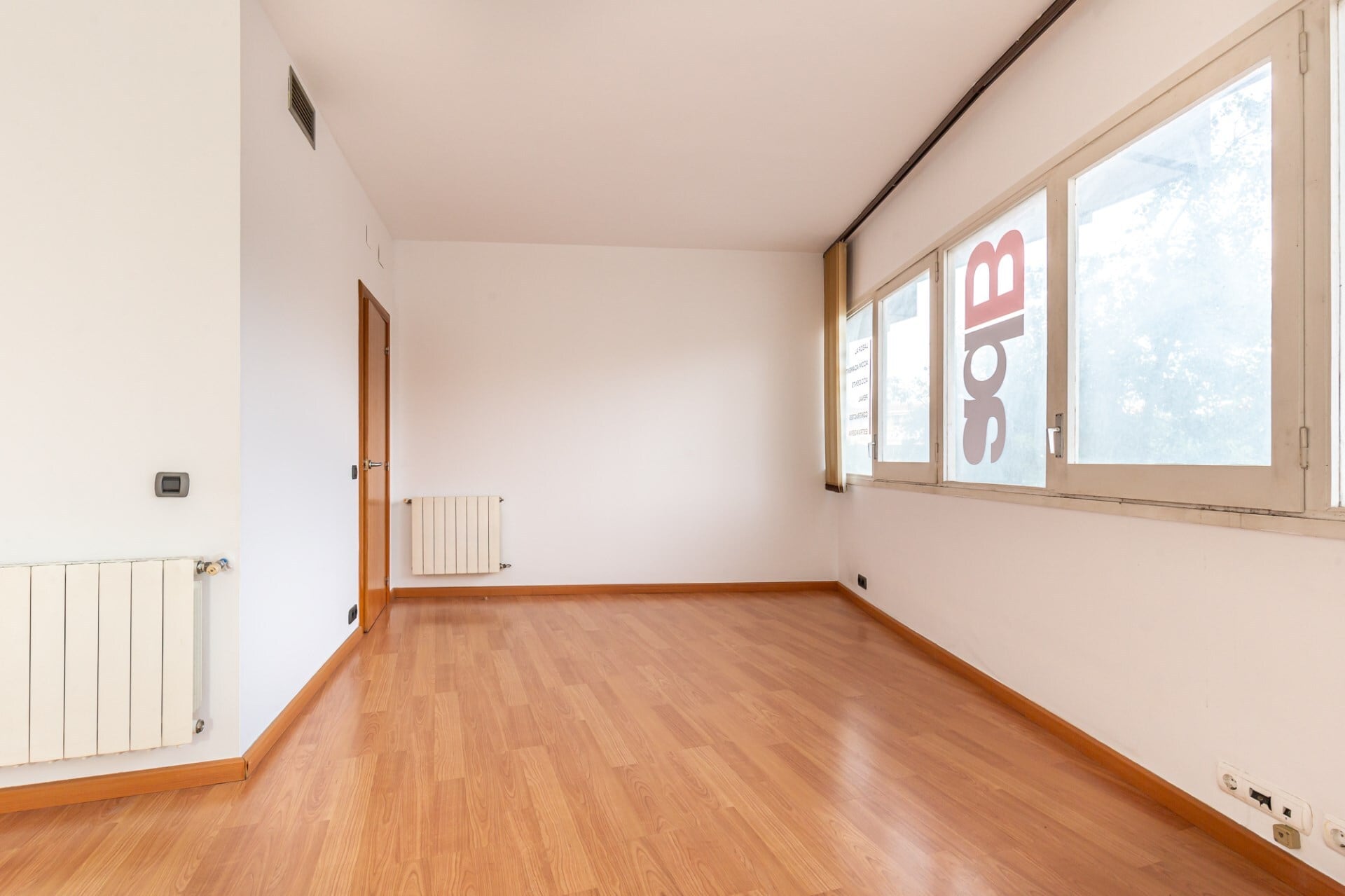 Bureau dans Esplugues de Llobregat, Barcelona à louer Photo intérieure– Image 1 sur 17