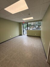 2231 Fifth Ave, Ronkonkoma, NY à louer Photo intérieure– Image 1 sur 6