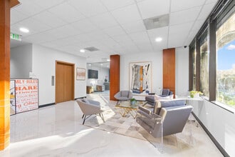 2955 Main St, Irvine, CA à louer Hall d’entrée– Image 2 sur 12