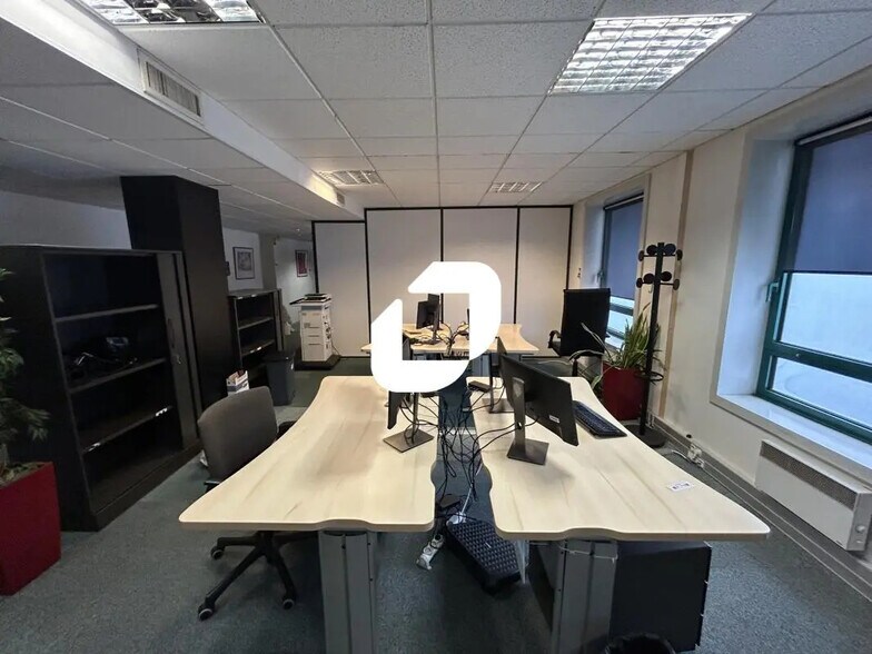 Bureau dans Melun à louer - Photo de l’immeuble – Image 1 sur 10