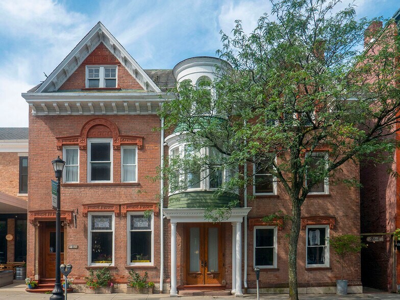 447 Warren St, Hudson, NY à louer - Photo de l’immeuble – Image 2 sur 8