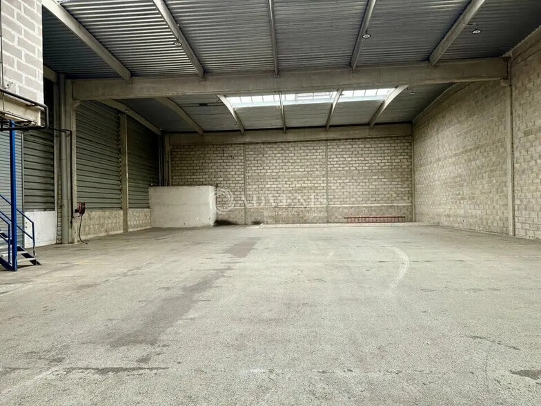 Local d’activités dans Chassieu à louer - Photo de l’immeuble – Image 3 sur 6