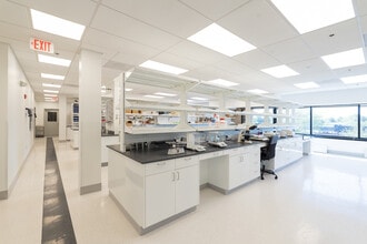 704 Quince Orchard Rd, Gaithersburg, MD à louer Photo intérieure– Image 2 sur 11