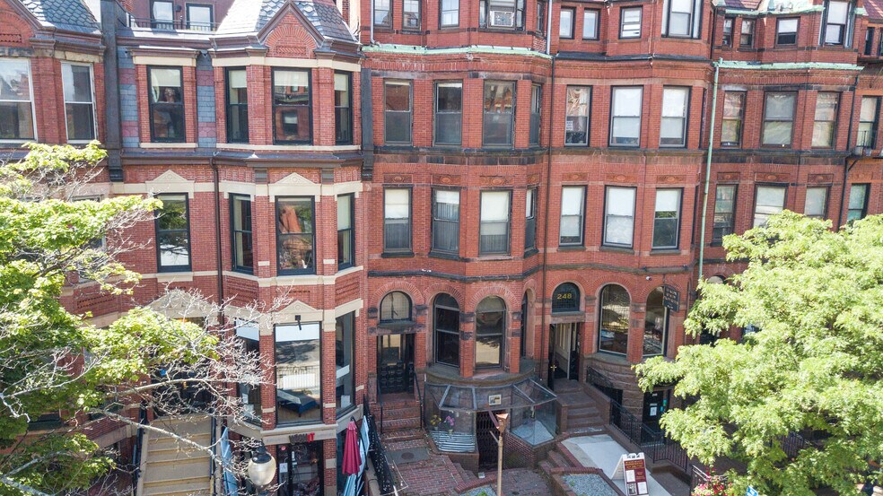 246 Newbury St, Boston, MA à louer - Photo de l’immeuble – Image 2 sur 10