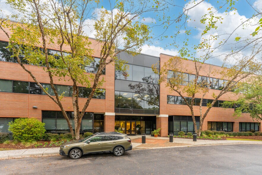 3875 Faber Place Dr, North Charleston, SC à louer - Photo de l’immeuble – Image 3 sur 18