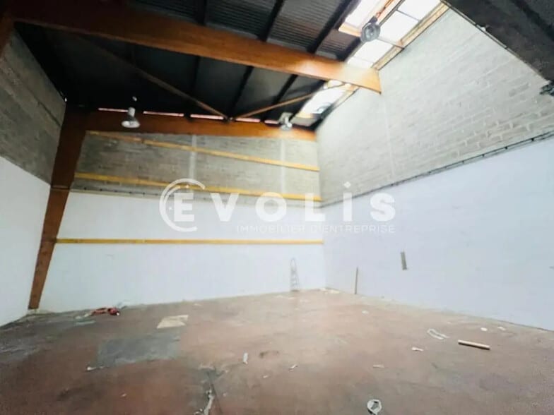 Local d'activités dans Pontault-Combault à vendre - Photo intérieure – Image 2 sur 7