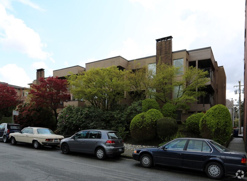 1260 W 10th Ave, Vancouver, BC à louer - Photo de l’immeuble – Image 1 sur 2