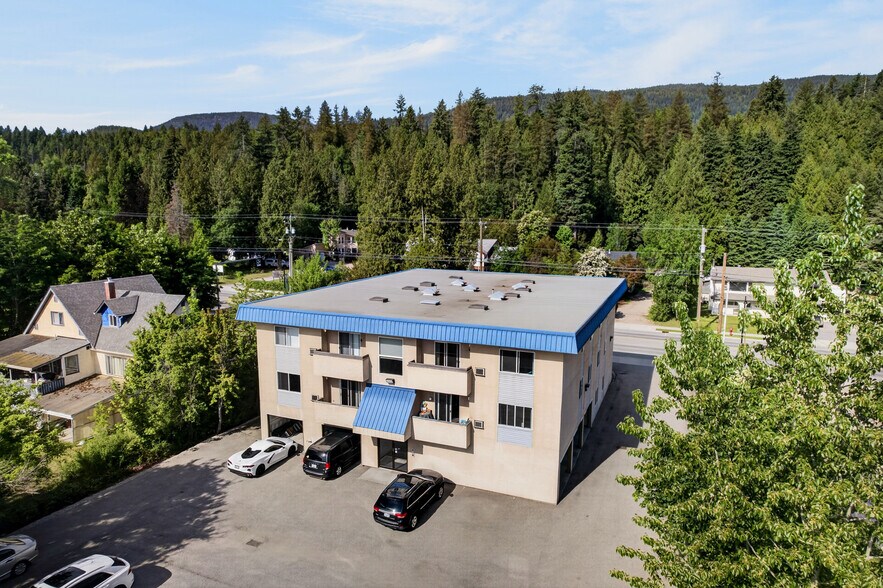 2241 Columbia Av, Castlegar, BC à vendre - Photo de l’immeuble – Image 3 sur 10