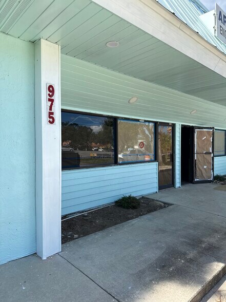 975 N Courtenay Pky, Merritt Island, FL à louer - Photo de l’immeuble – Image 3 sur 12