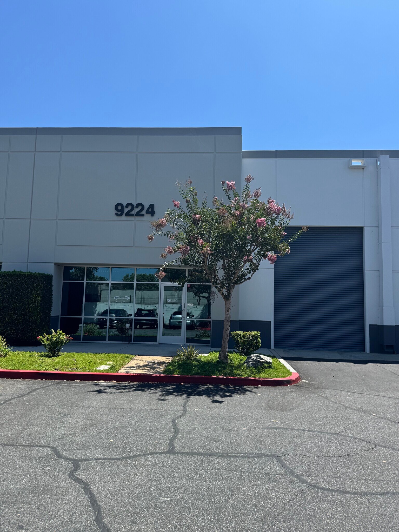 9220-9268 1/2 Hall Rd, Downey, CA à louer Photo de l’immeuble– Image 1 sur 3
