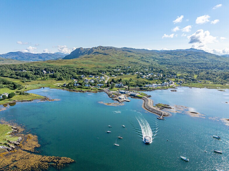 Arisaig Marina portefeuille de 2 biens à vendre sur LoopNet.fr - Photo de l’immeuble – Image 1 sur 11