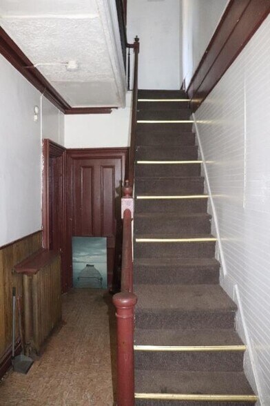 128 E 4th Ave, Roselle, NJ à vendre - Photo intérieure – Image 3 sur 12