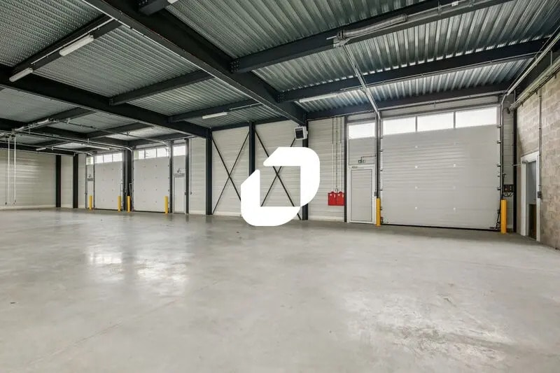 Local d’activités dans Stains à louer - Photo intérieure – Image 2 sur 31