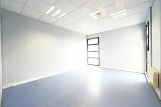 50 Rue Du Mollaret, Saint-Quentin-Fallavier à vendre Photo intérieure– Image 2 sur 13