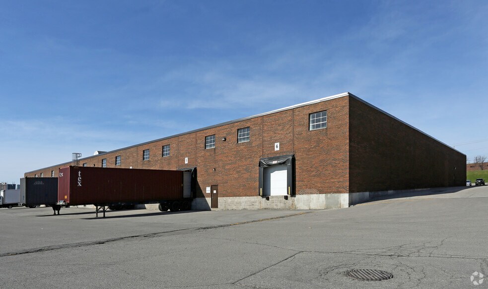 2101-2111 McCowan Rd, Toronto, ON à louer - Photo de l’immeuble – Image 3 sur 4
