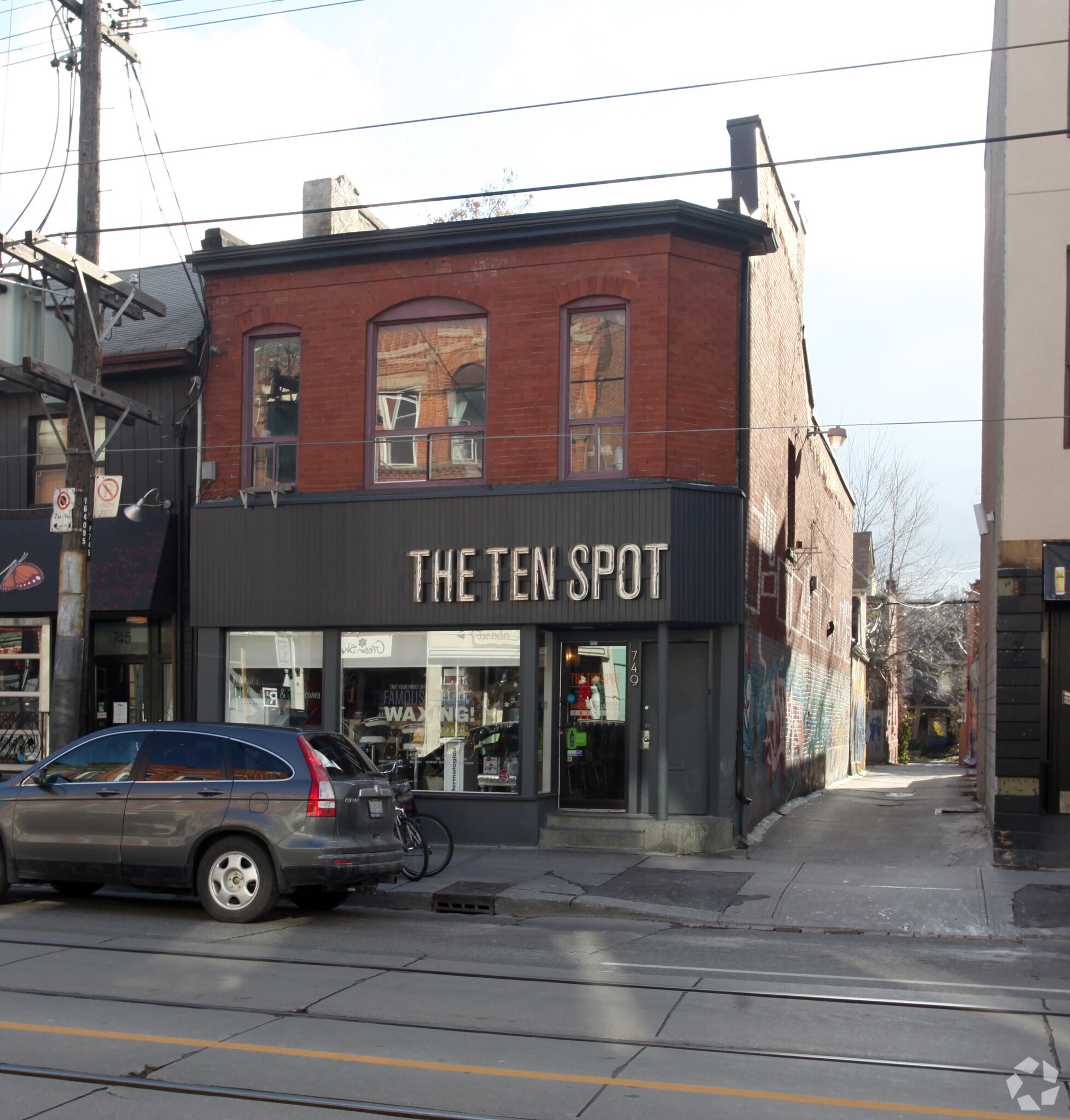 749 Queen St W, Toronto, ON à louer Photo principale– Image 1 sur 4