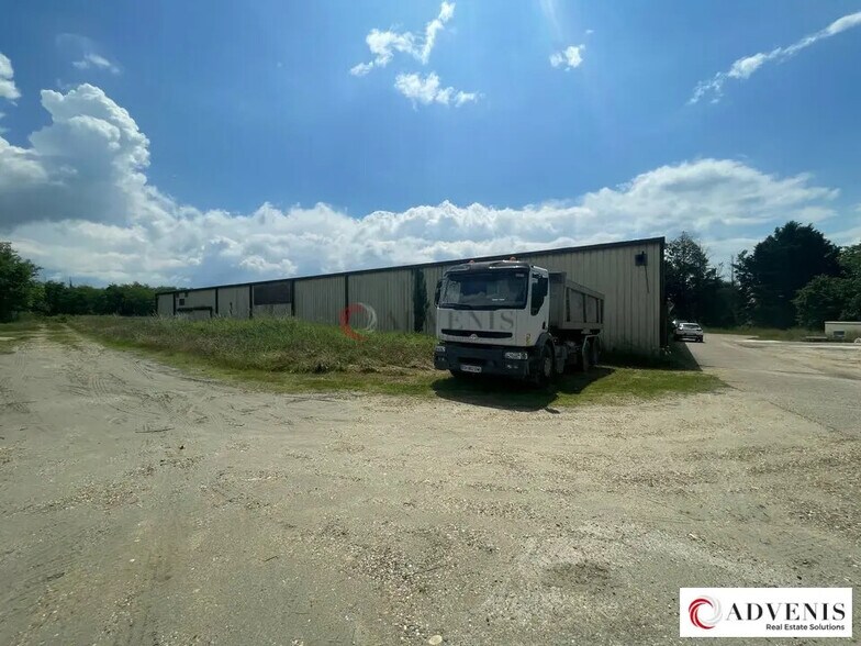 Local d’activités dans Podensac à louer - Photo de l’immeuble – Image 1 sur 7