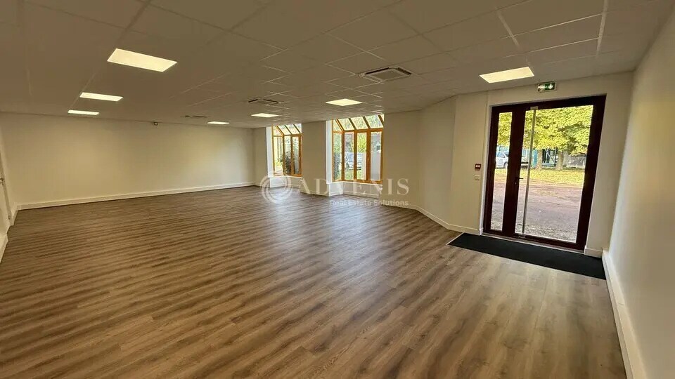 Local d’activités dans Croissy-Beaubourg à louer - Photo de l’immeuble – Image 3 sur 7