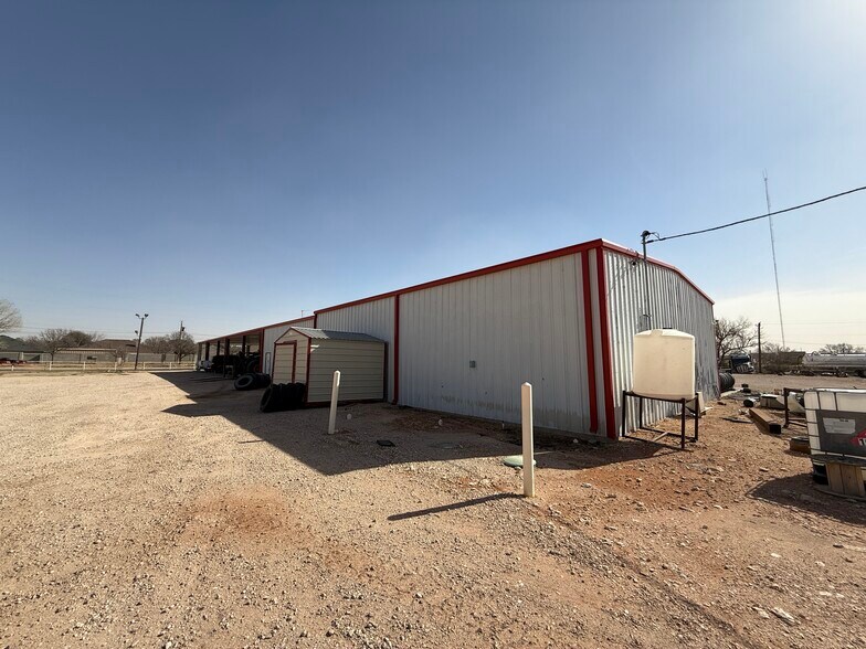 1207 NW Mustang Dr, Andrews, TX à vendre - Photo de l’immeuble – Image 2 sur 31